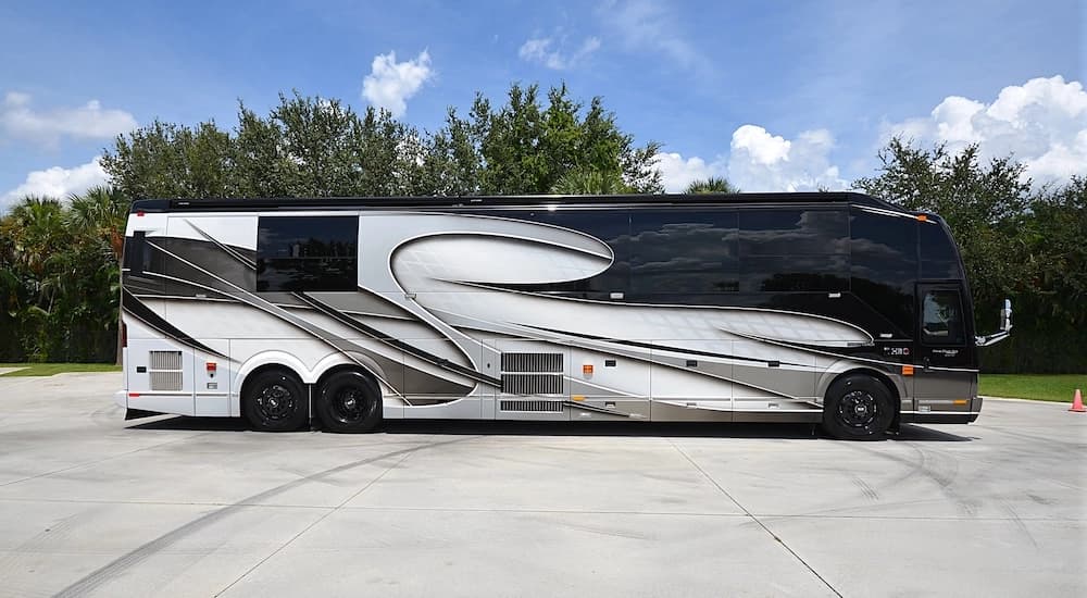 2017 Prevost Liberty Elegant Lady H3-45 Motorhome - Image 4