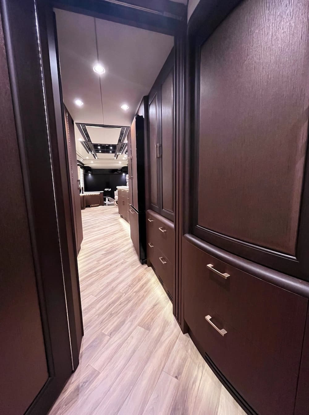 2017 Prevost Liberty Elegant Lady H3-45 Motorhome - Image 33
