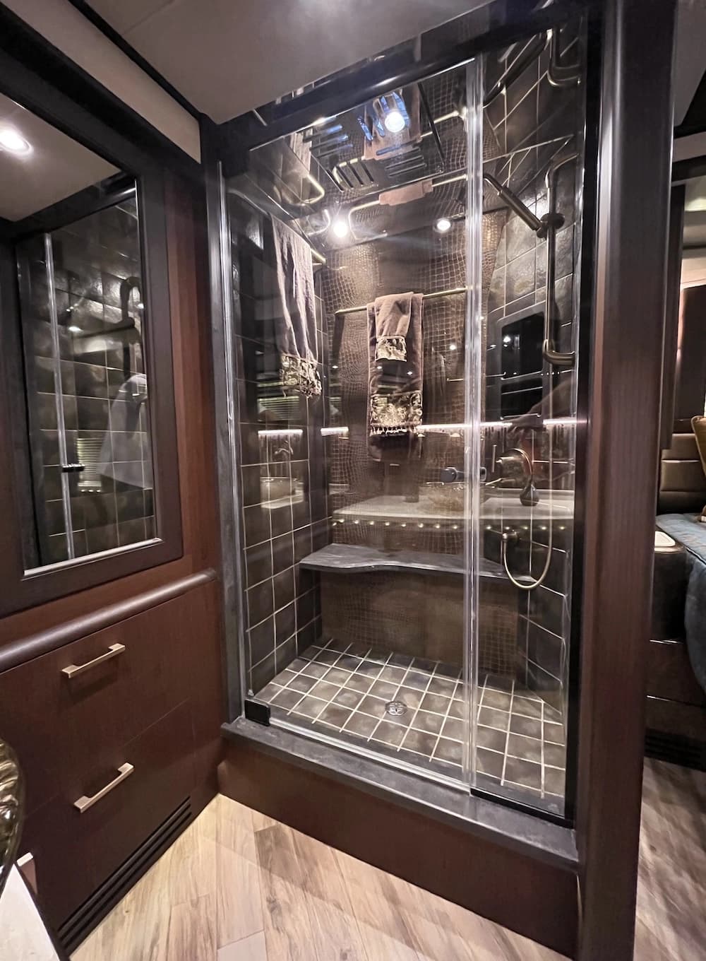 2017 Prevost Liberty Elegant Lady H3-45 Motorhome - Image 35