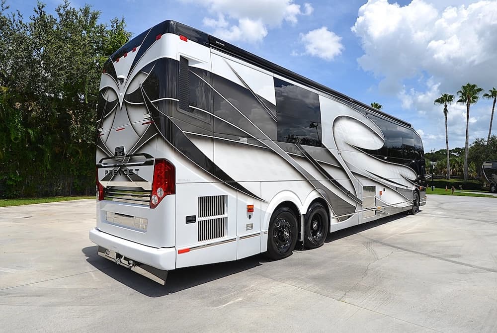 2017 Prevost Liberty Elegant Lady H3-45 Motorhome - Image 5