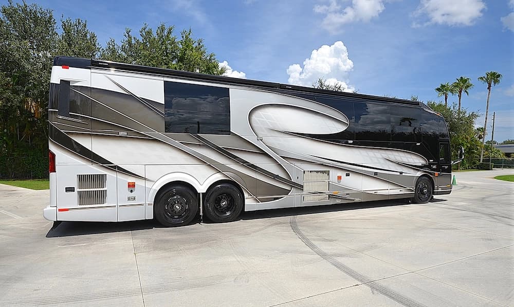 2017 Prevost Liberty Elegant Lady H3-45 Motorhome - Image 6