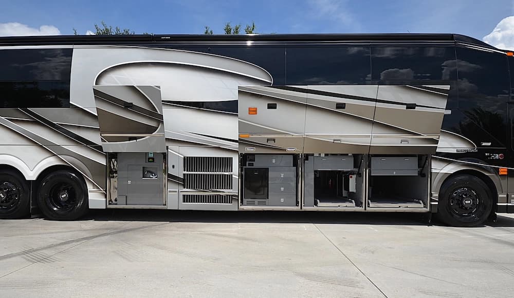 2017 Prevost Liberty Elegant Lady H3-45 Motorhome - Image 7