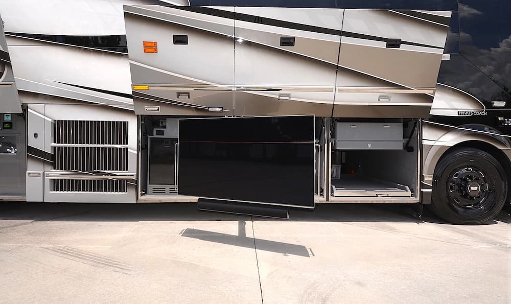 2017 Prevost Liberty Elegant Lady H3-45 Motorhome - Image 8