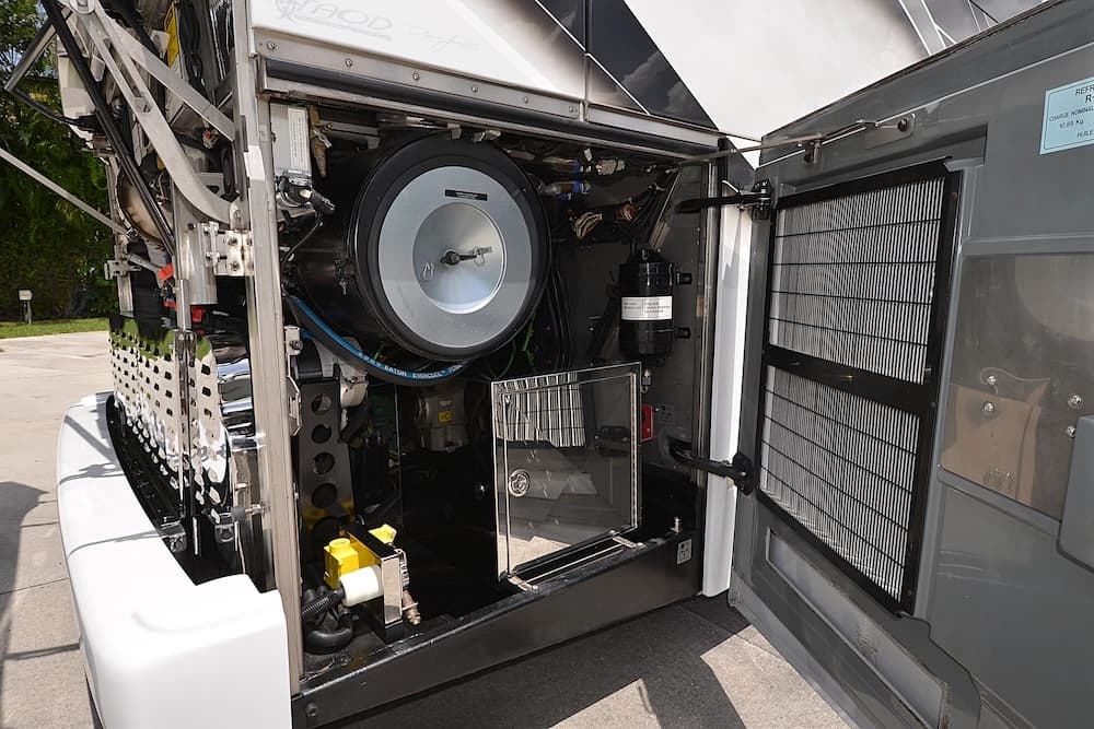 2017 Prevost Liberty Elegant Lady H3-45 Motorhome - Image 9