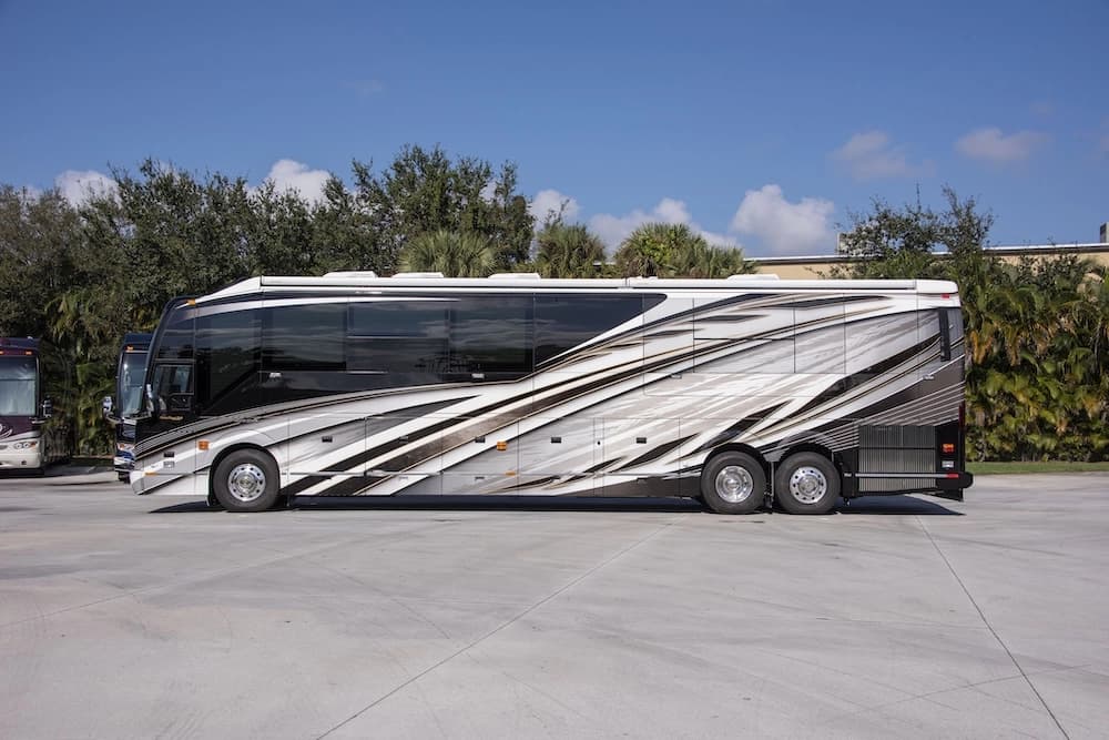 2022 Prevost Liberty Elegant Lady H3-45 Motorhome - Image 2