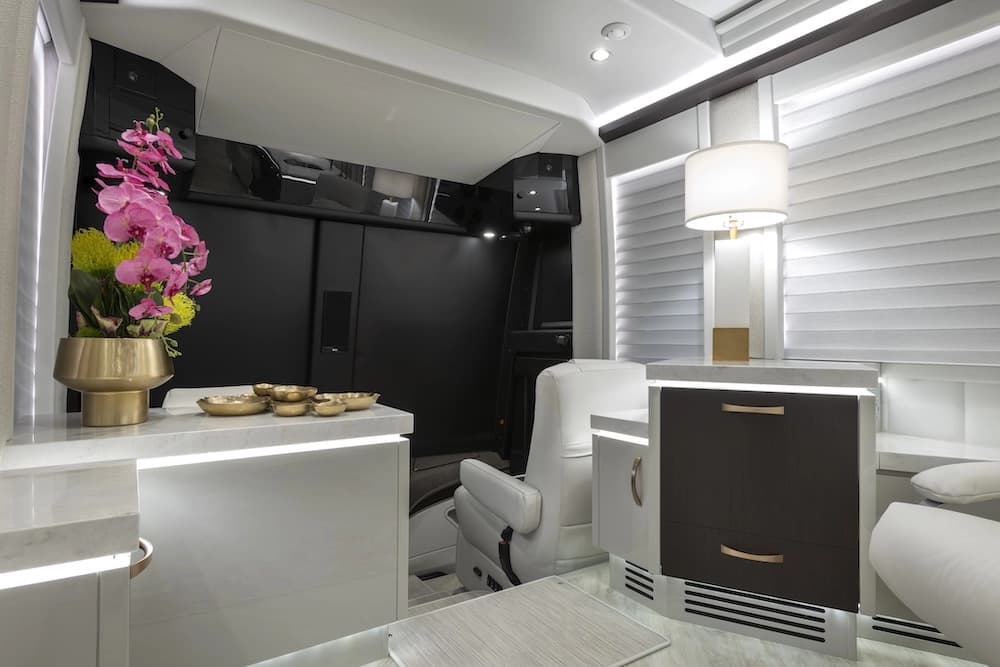 2022 Prevost Liberty Elegant Lady H3-45 Motorhome - Image 12