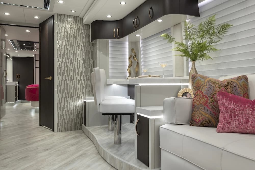 2022 Prevost Liberty Elegant Lady H3-45 Motorhome - Image 13