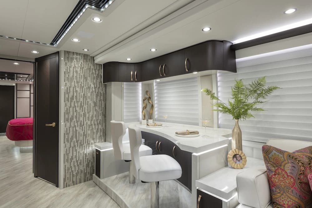 2022 Prevost Liberty Elegant Lady H3-45 Motorhome - Image 14