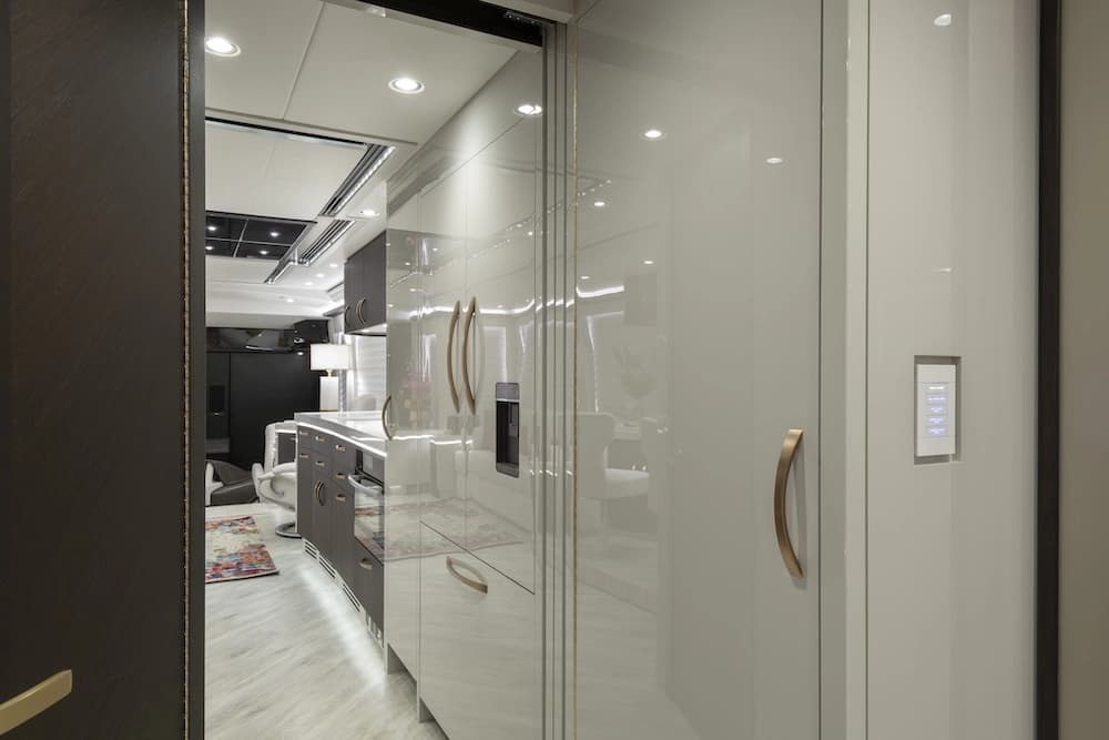 2022 Prevost Liberty Elegant Lady H3-45 Motorhome - Image 18