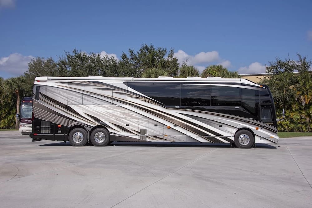 2022 Prevost Liberty Elegant Lady H3-45 Motorhome - Image 3