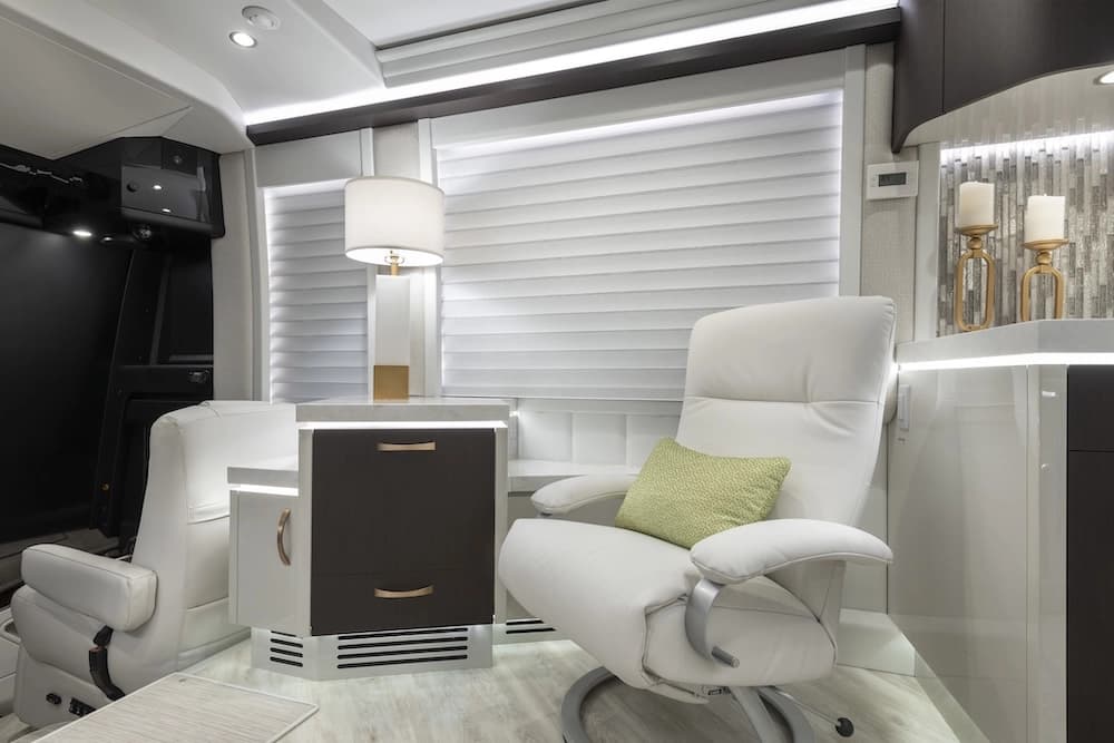 2022 Prevost Liberty Elegant Lady H3-45 Motorhome - Image 23
