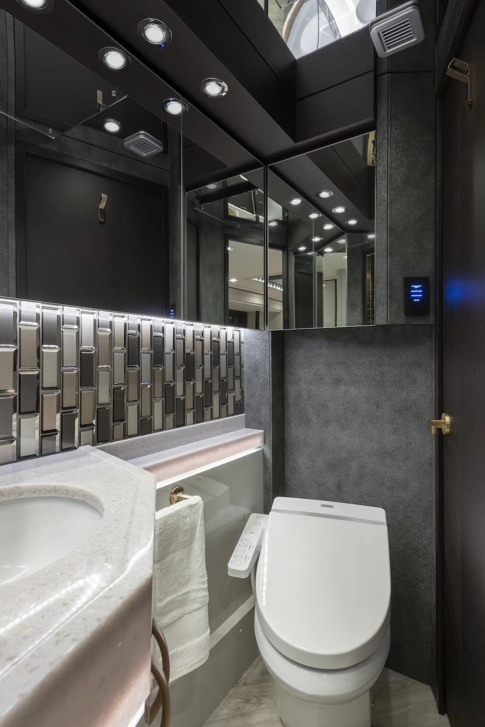 2022 Prevost Liberty Elegant Lady H3-45 Motorhome - Image 24