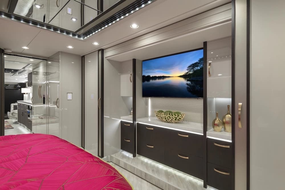 2022 Prevost Liberty Elegant Lady H3-45 Motorhome - Image 27