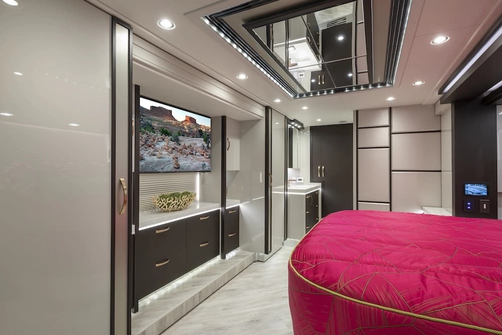 2022 Prevost Liberty Elegant Lady H3-45 Motorhome - Image 28