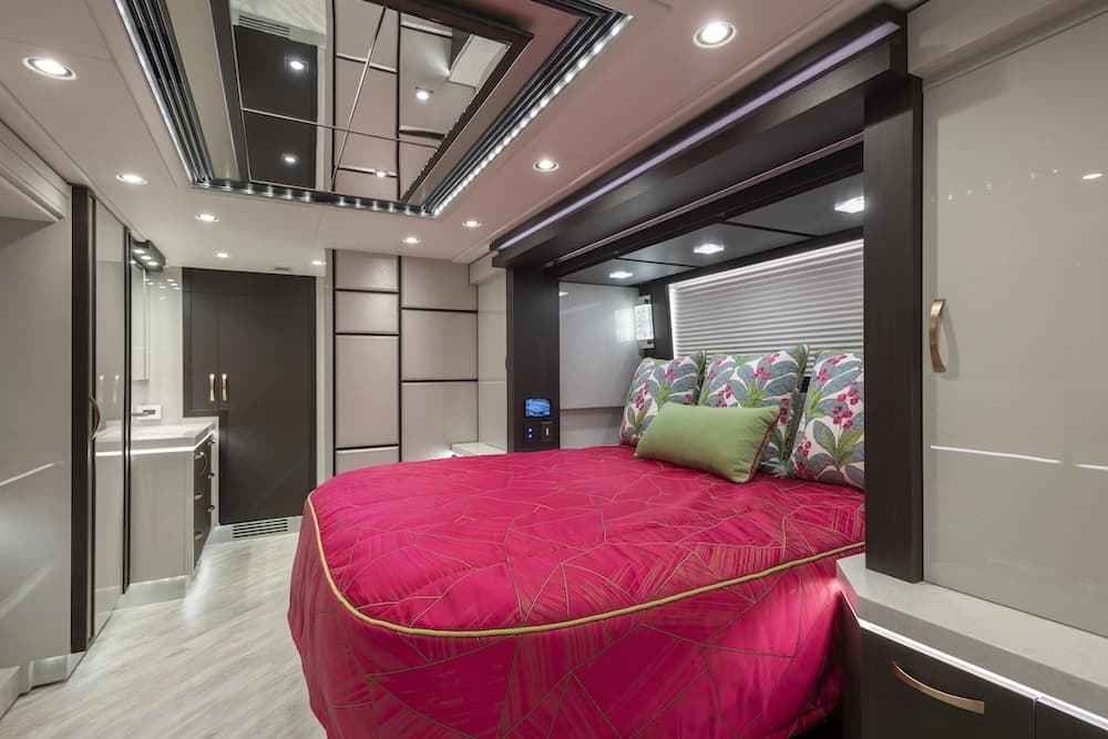 2022 Prevost Liberty Elegant Lady H3-45 Motorhome - Image 29