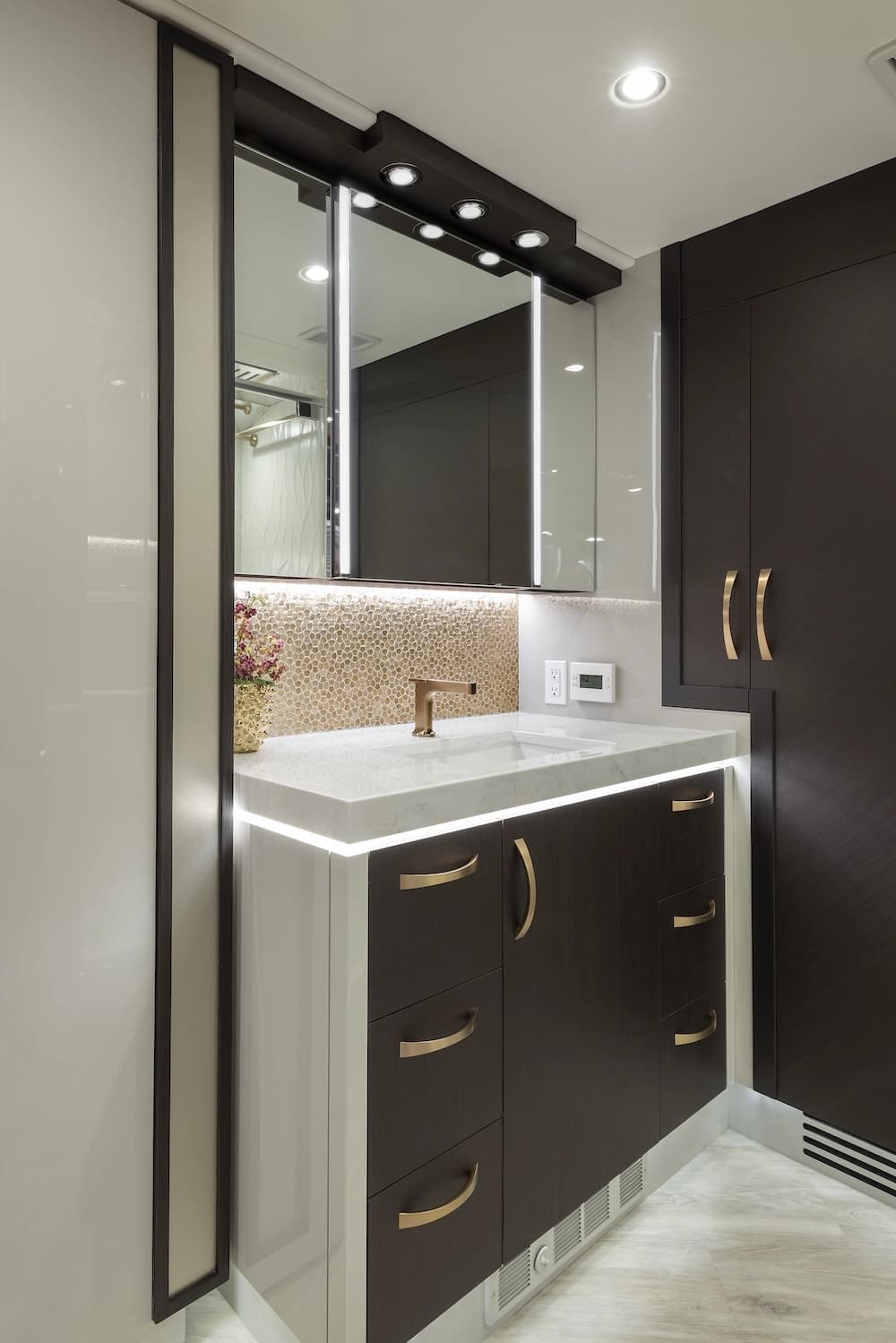 2022 Prevost Liberty Elegant Lady H3-45 Motorhome - Image 30