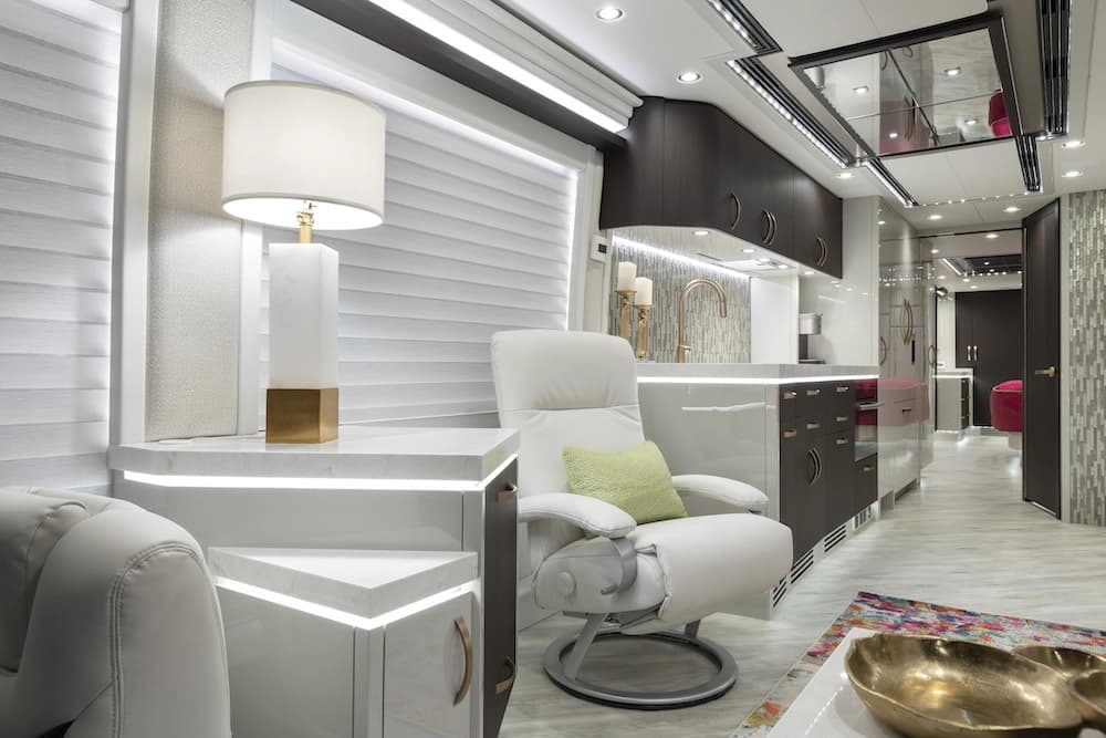 2022 Prevost Liberty Elegant Lady H3-45 Motorhome - Image 9