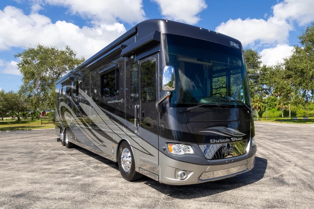 2018 Newmar Dutch Star Motorhome - Image 1