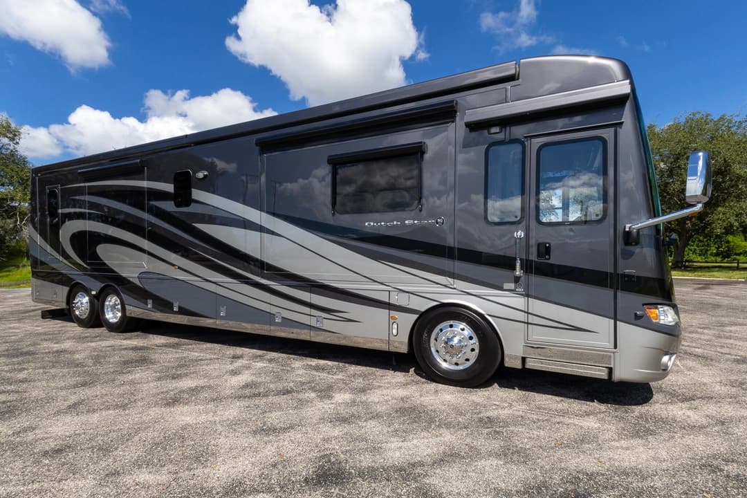 2018 Newmar Dutch Star Motorhome - Image 2
