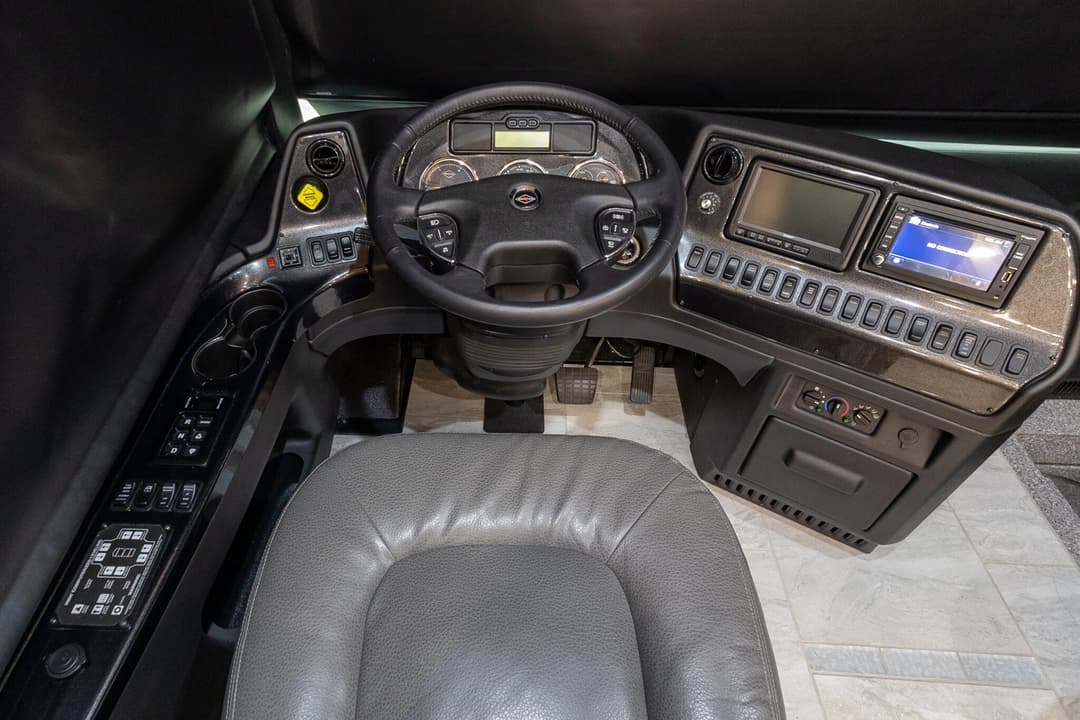 2018 Newmar Dutch Star Motorhome - Image 13