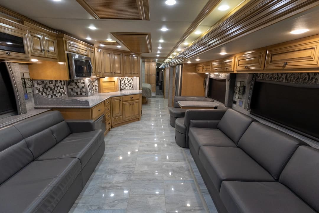 2018 Newmar Dutch Star Motorhome - Image 14