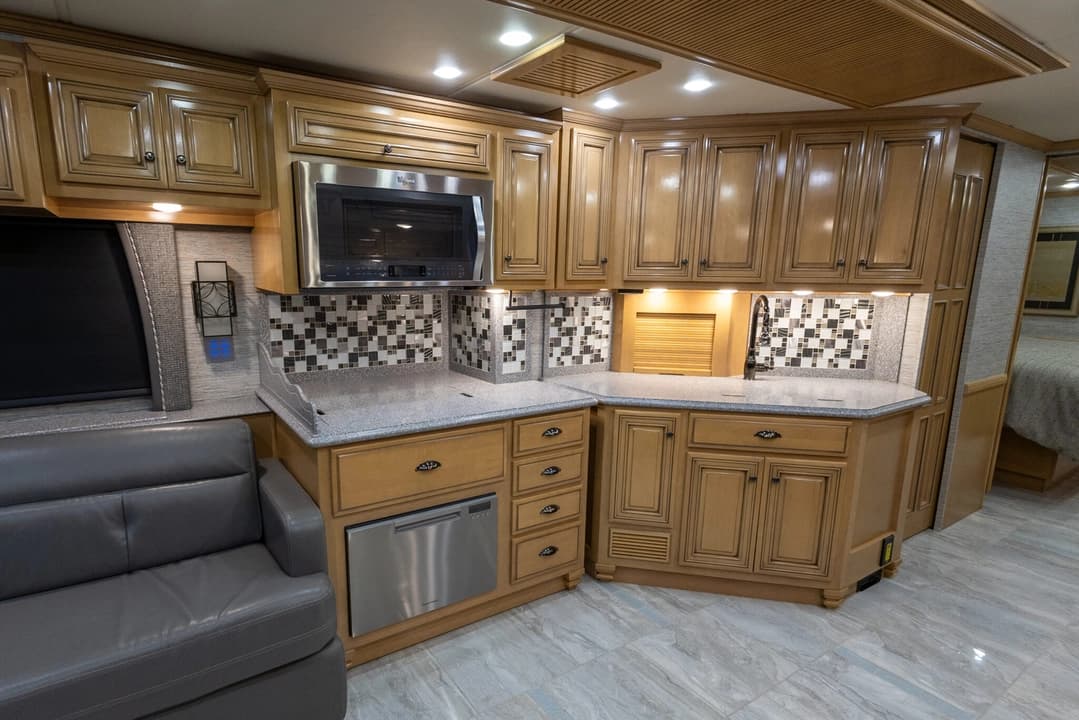 2018 Newmar Dutch Star Motorhome - Image 18
