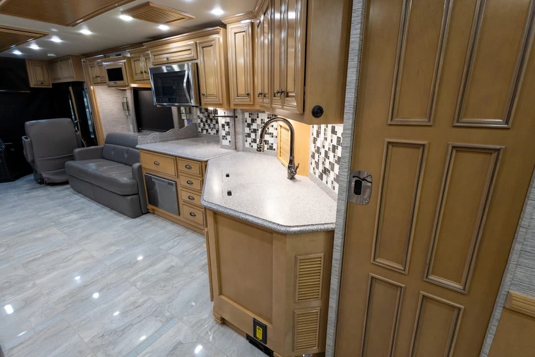 2018 Newmar Dutch Star Motorhome - Image 20