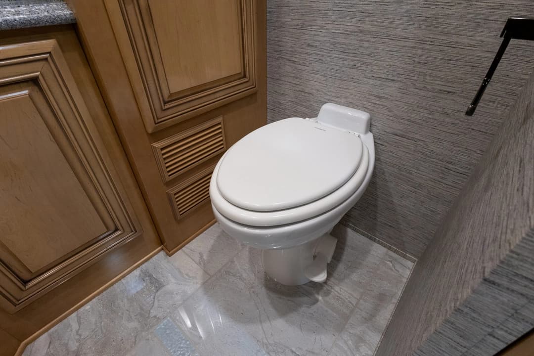 2018 Newmar Dutch Star Motorhome - Image 22