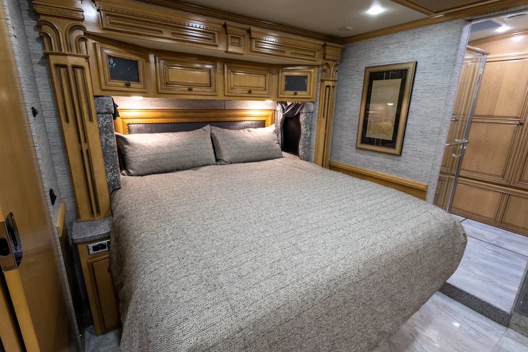 2018 Newmar Dutch Star Motorhome - Image 24