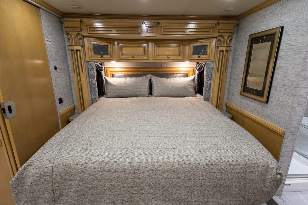 2018 Newmar Dutch Star Motorhome - Image 25