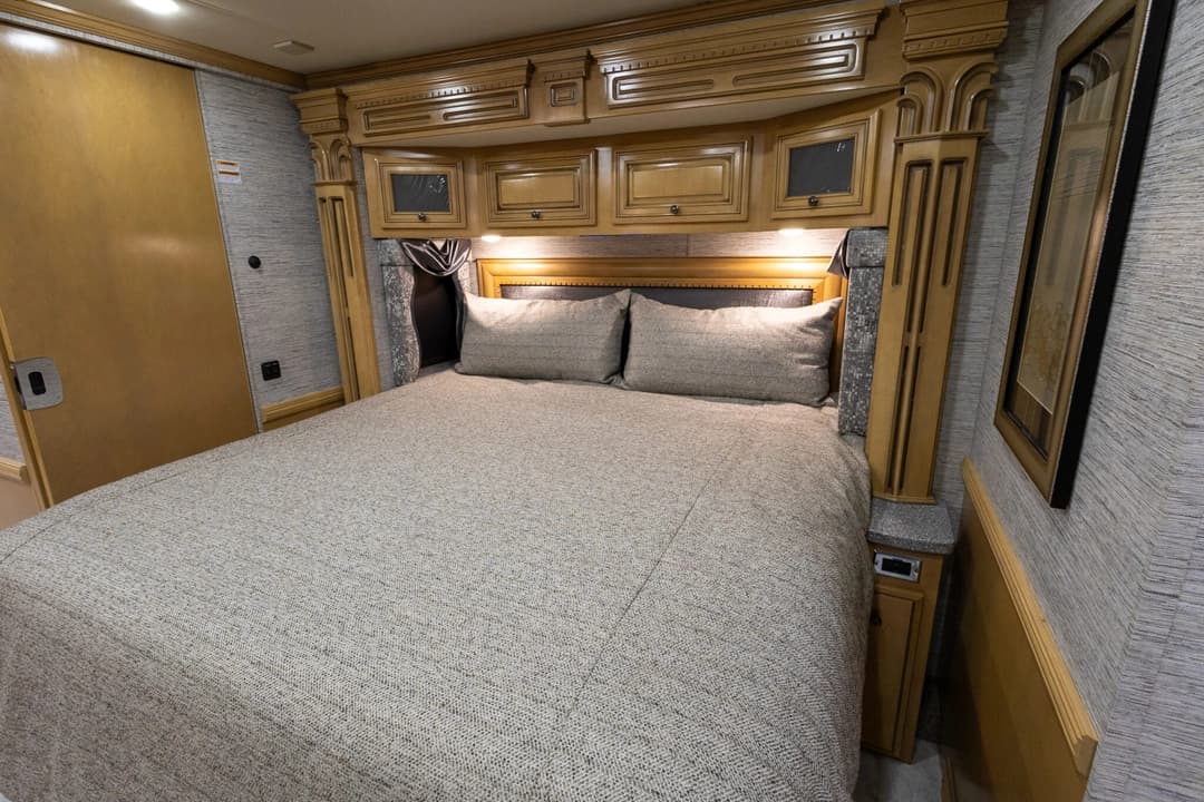 2018 Newmar Dutch Star Motorhome - Image 26