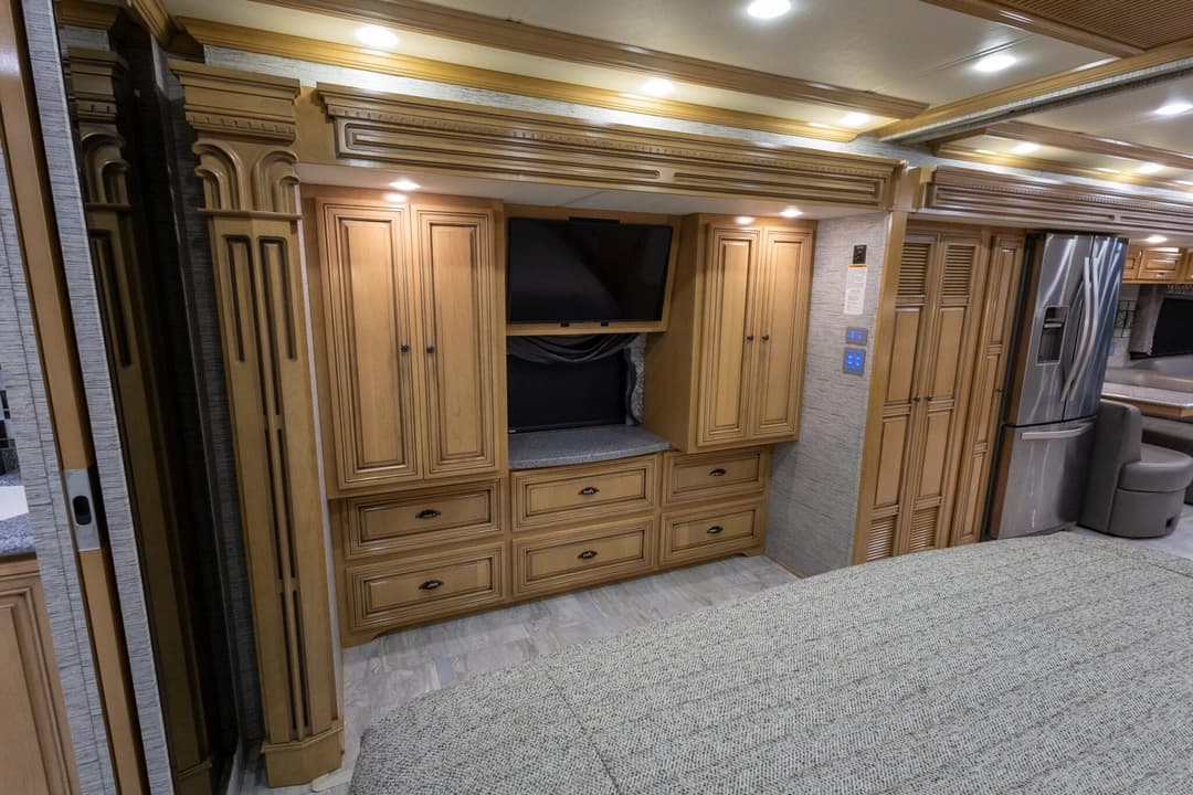 2018 Newmar Dutch Star Motorhome - Image 27