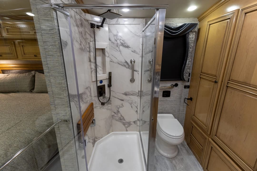 2018 Newmar Dutch Star Motorhome - Image 29