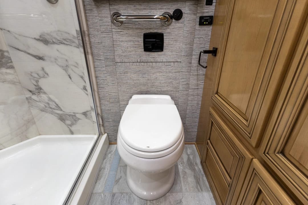 2018 Newmar Dutch Star Motorhome - Image 30