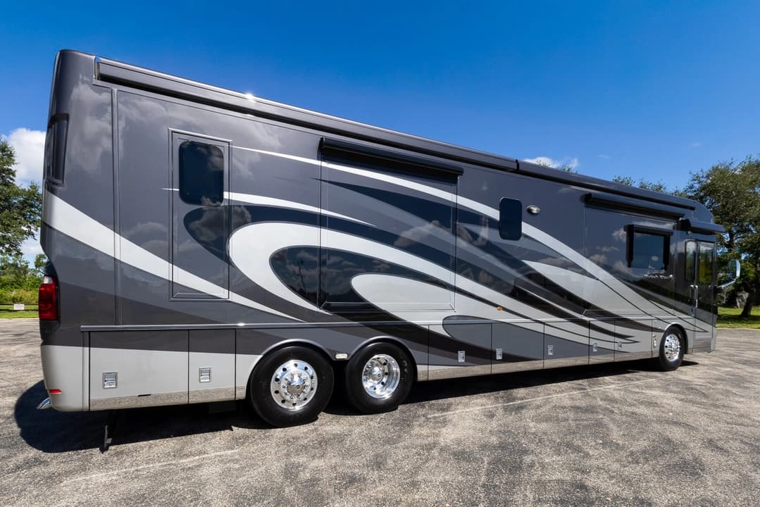 2018 Newmar Dutch Star Motorhome - Image 4
