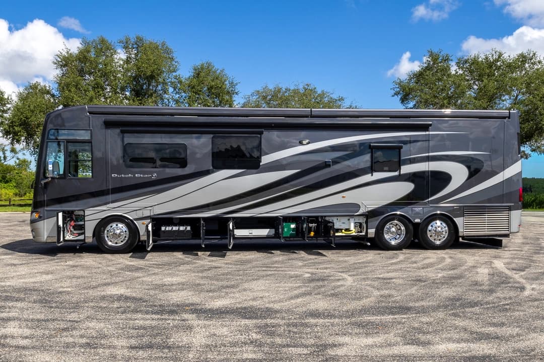 2018 Newmar Dutch Star Motorhome - Image 33