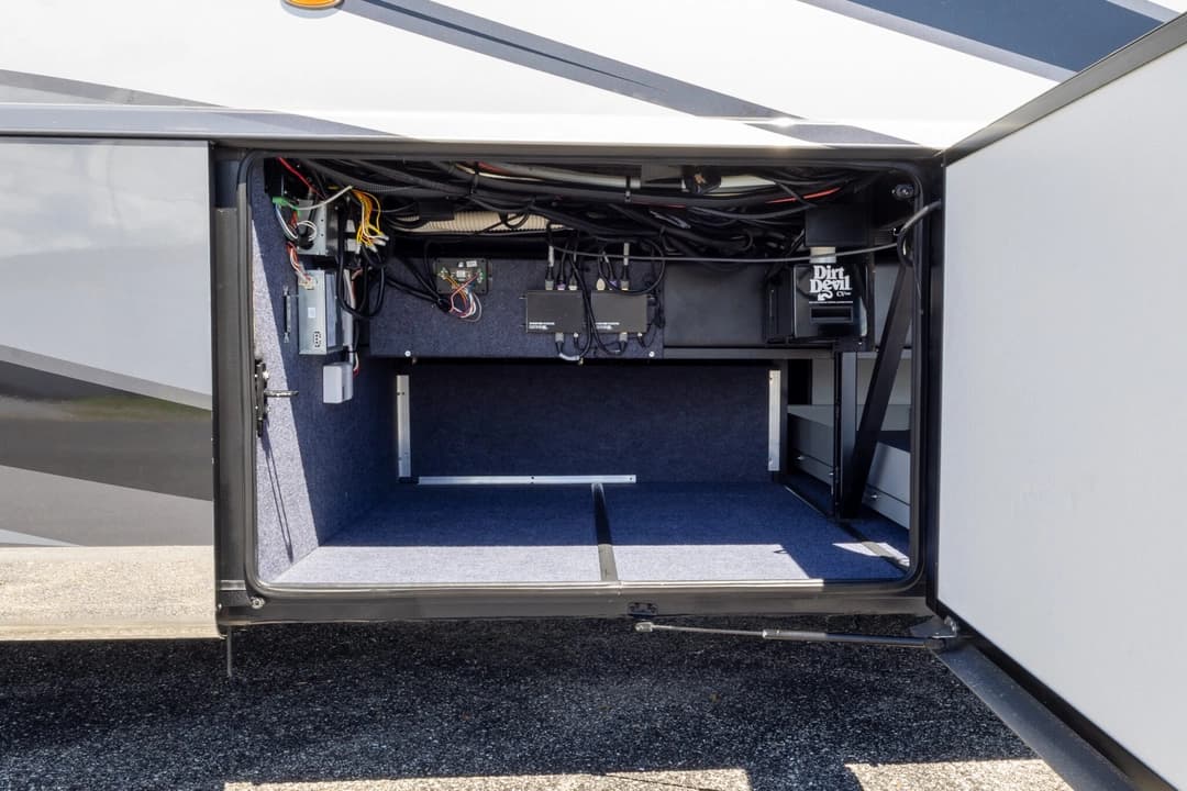 2018 Newmar Dutch Star Motorhome - Image 37