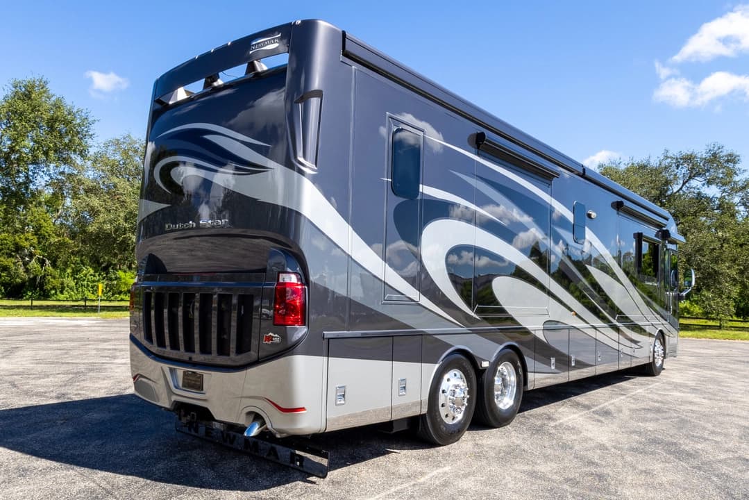 2018 Newmar Dutch Star Motorhome - Image 5