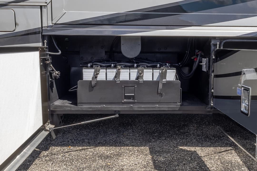 2018 Newmar Dutch Star Motorhome - Image 42