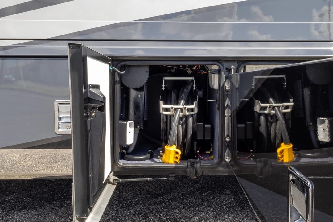 2018 Newmar Dutch Star Motorhome - Image 46