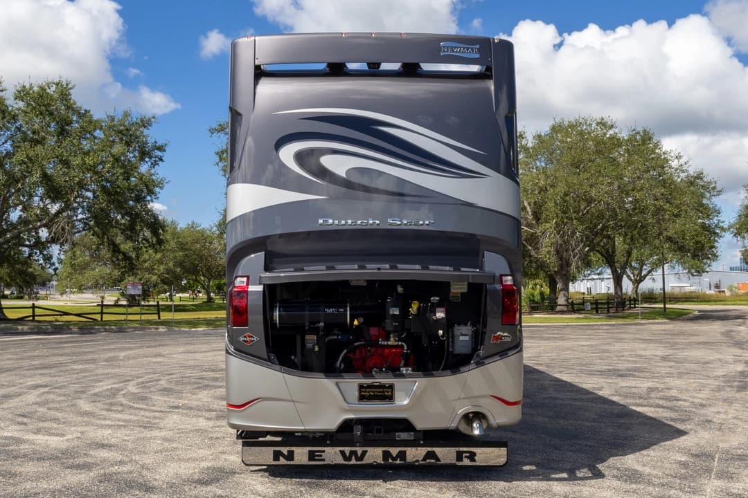 2018 Newmar Dutch Star Motorhome - Image 48