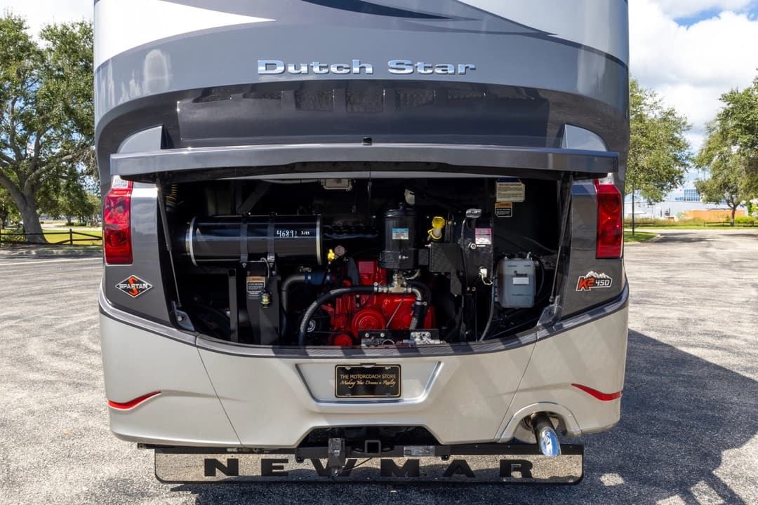 2018 Newmar Dutch Star Motorhome - Image 49