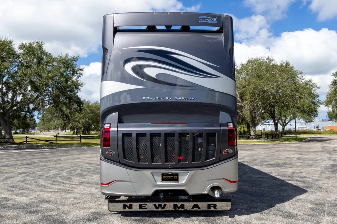2018 Newmar Dutch Star Motorhome - Image 6