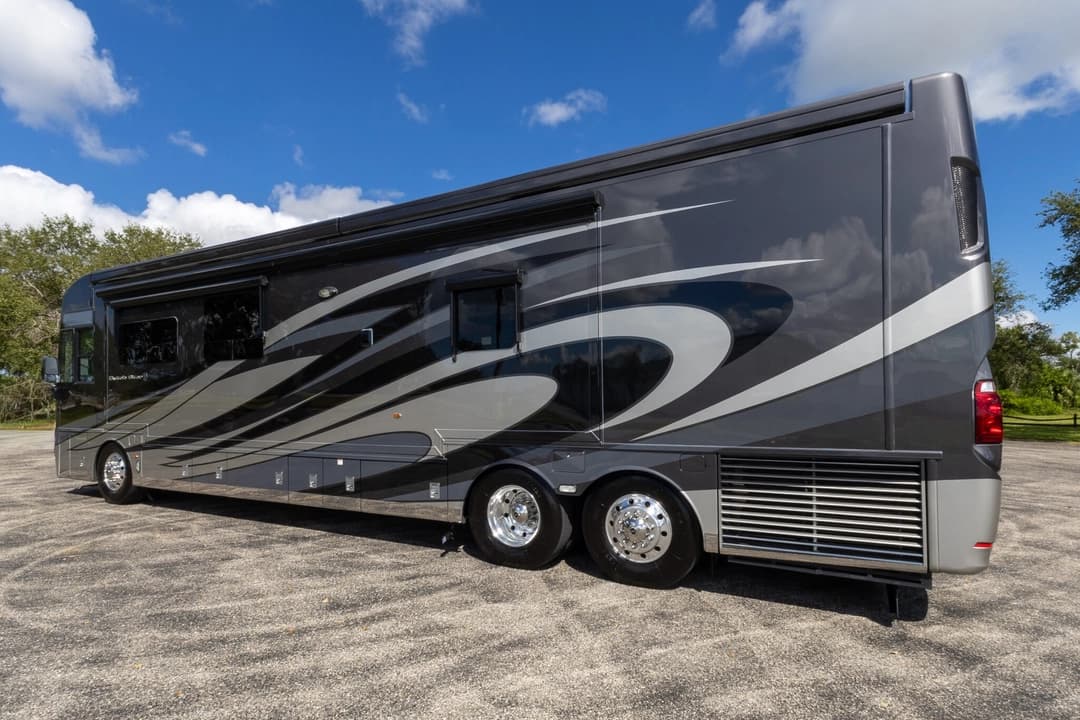 2018 Newmar Dutch Star Motorhome - Image 8