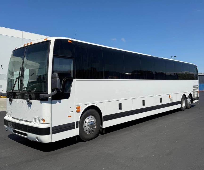 2016 Prevost X3-45 Coach Bus - Image 2