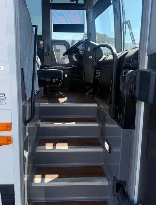 2016 Prevost X3-45 Coach Bus - Image 5