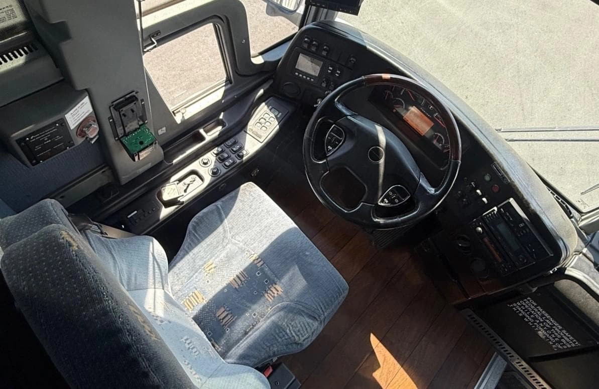 2016 Prevost X3-45 Coach Bus - Image 6