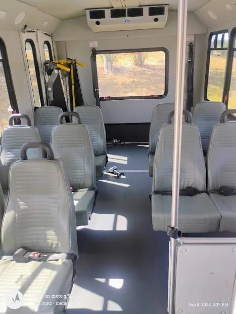 2016 Ford E 350 - Image 3