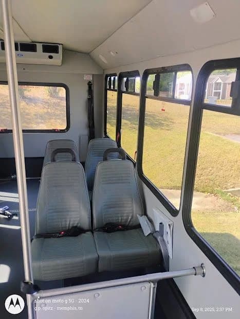 2016 Ford E 350 - Image 4