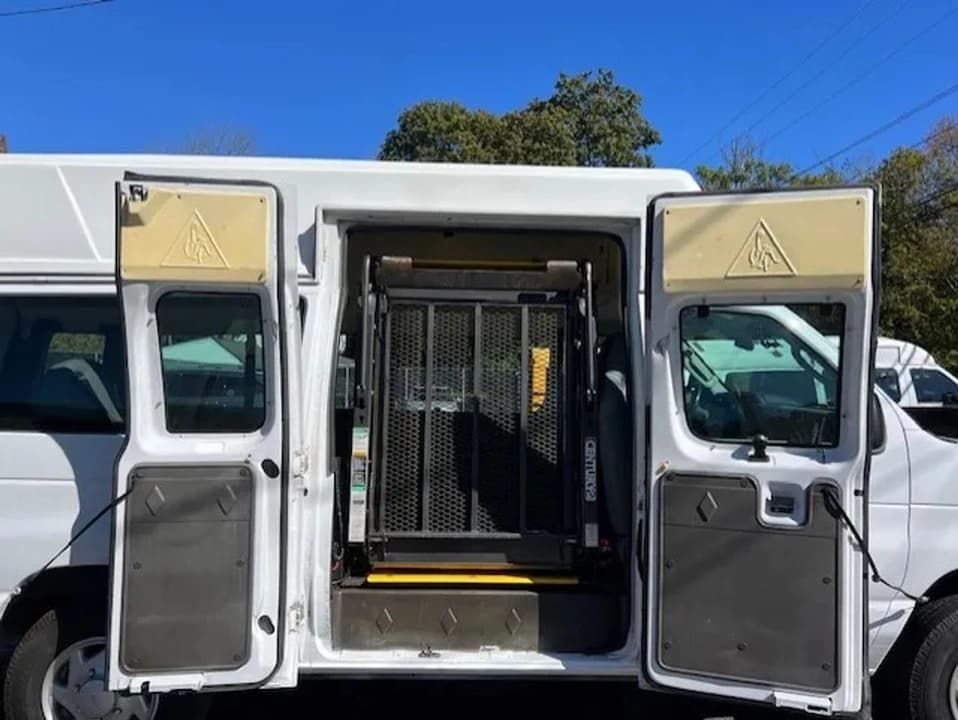 2014 Ford E250 ADA Passenger Van - Image 7